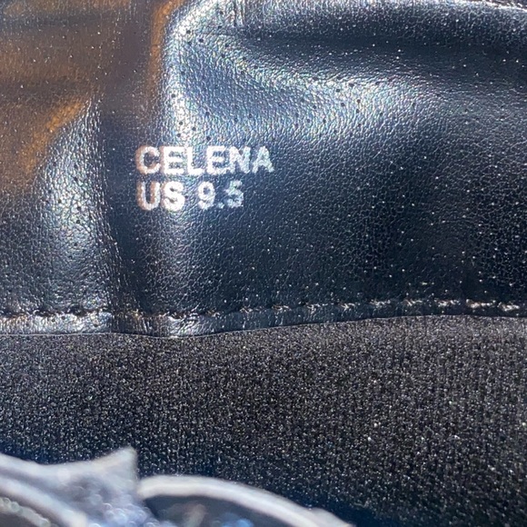 Black boots - Picture 2 of 7